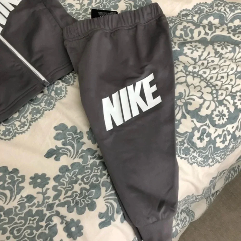 NWT Toddler infant Grey and white Nike 2 piece set activewear sporty athletic